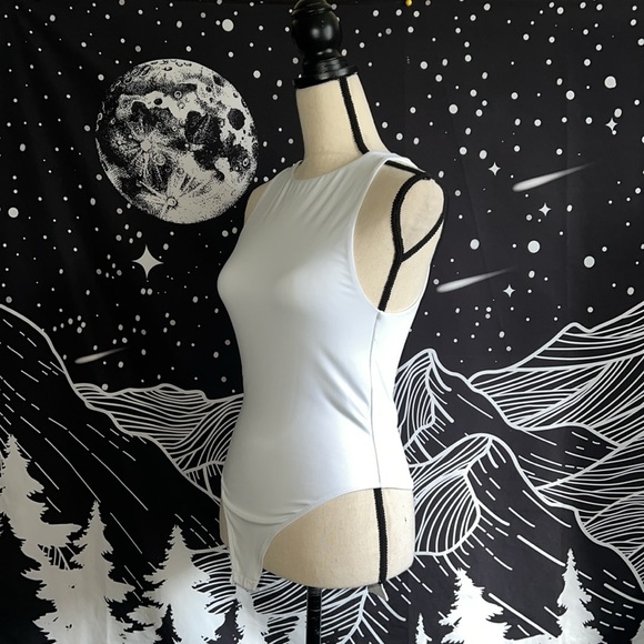 Aritzia Contour 90’s Bodysuit - Picture 3 of 8